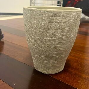 5 inch textured grey pot